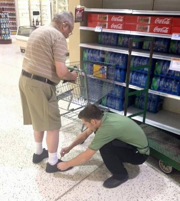 Publix Employee Ties Elderly Man's Shoes