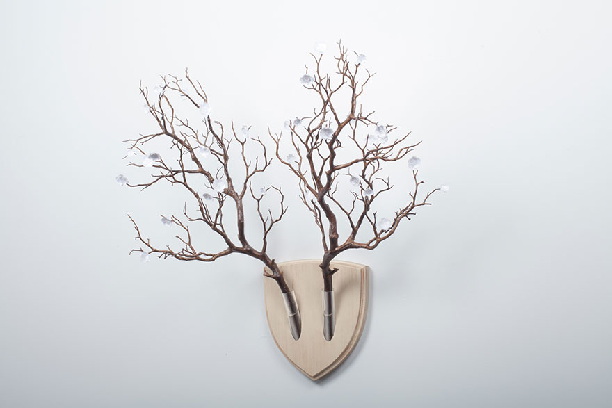 flowers-wall-arangement-replace-dead-animals-elkebana-8 flowers-wall-arangement-replace-dead-animals-elkebana-8