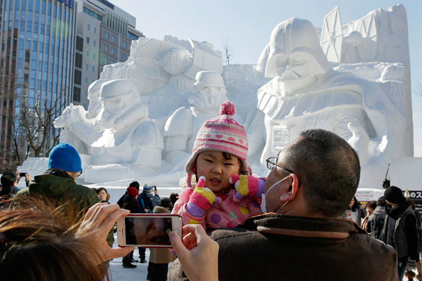 giant-star-wars-snow-sculpture-sapporo-festival-japan-20 giant-star-wars-snow-sculpture-sapporo-festival-japan-20