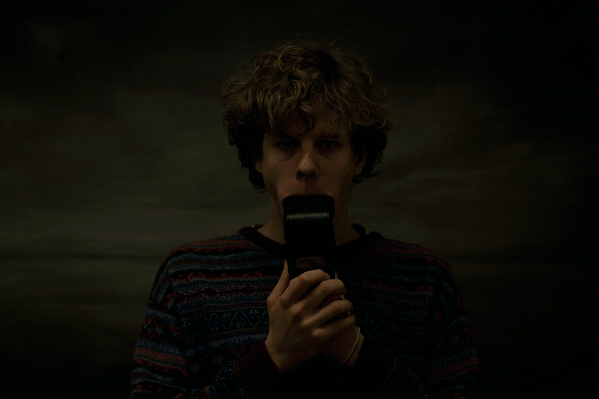 This Is What You Get When You Fire A Camera Flash Inside Someone&rsquo;s Mouth