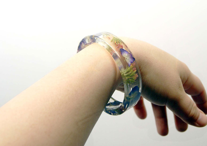 resin-flower-moss-bangles-bracelets-modern-flower-child-sarah-smith-32 resin-flower-moss-bangles-bracelets-modern-flower-child-sarah-smith-32