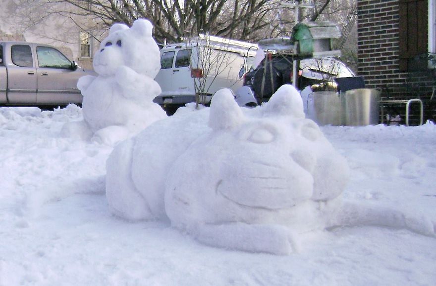 Snow Cat And Gummy Bear