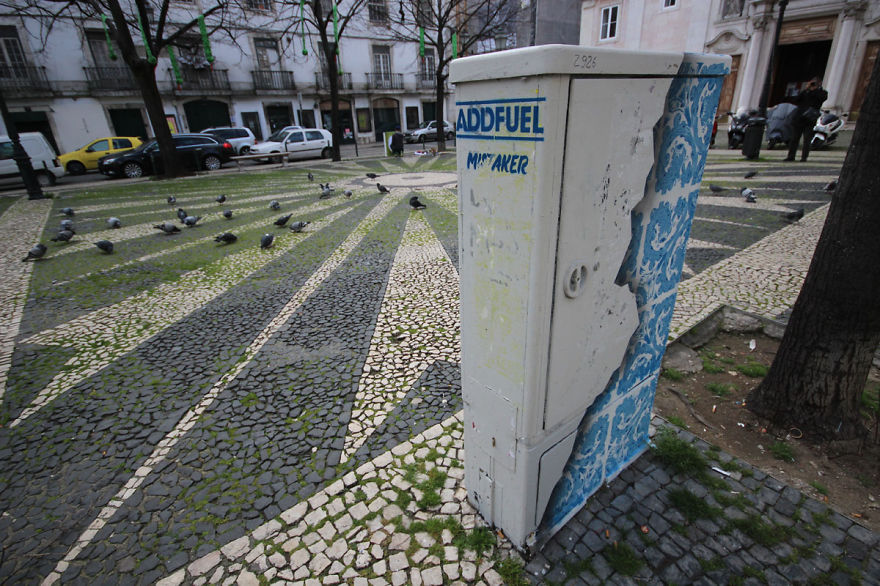 I Create Ceramic Tile Illusions On Electrical Boxes And Buildings To Remind People Of Portuguese History I Create Ceramic Tile Illusions On Electrical Boxes And Buildings To Remind People Of Portuguese History