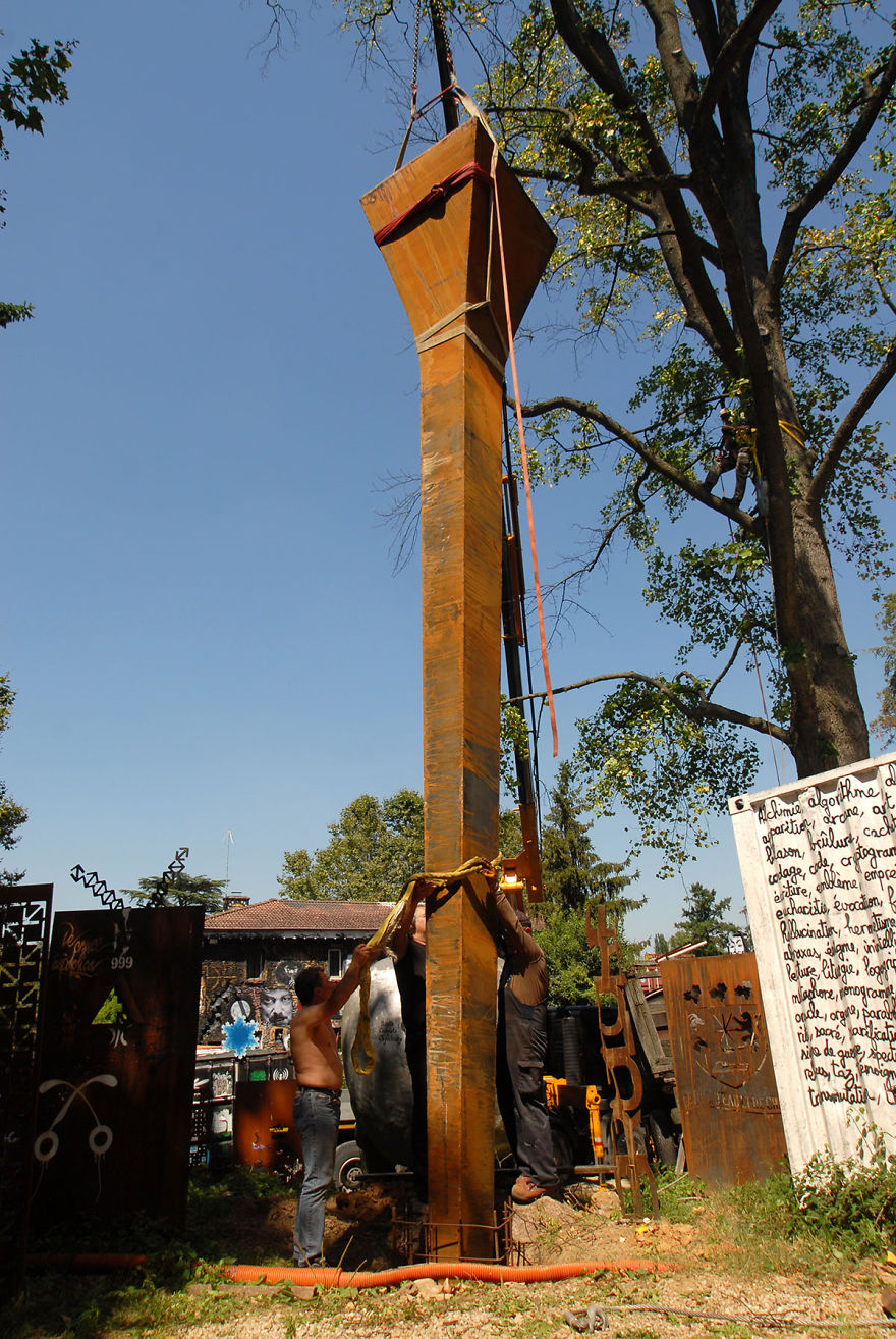 27 Incredible Sculptures From Abode Of Chaos, A Fantasmagoric Place In Europe 27 Incredible Sculptures From Abode Of Chaos, A Fantasmagoric Place In Europe