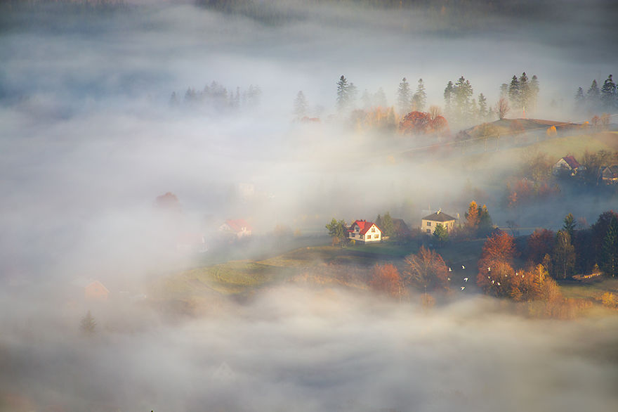 To Live In The Mists: Villages Of Poland And Italy Captured In The Mist To Live In The Mists: Villages Of Poland And Italy Captured In The Mist