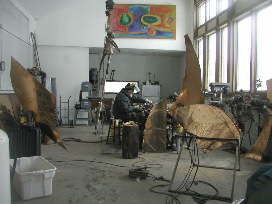 Sculptor Bruce Garner