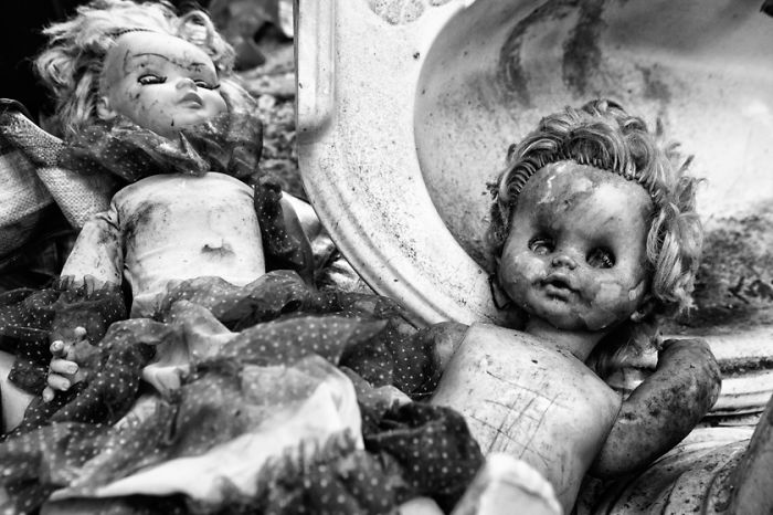 The Souls Of Dolls: Scary Photos Of Abandoned Children Companions