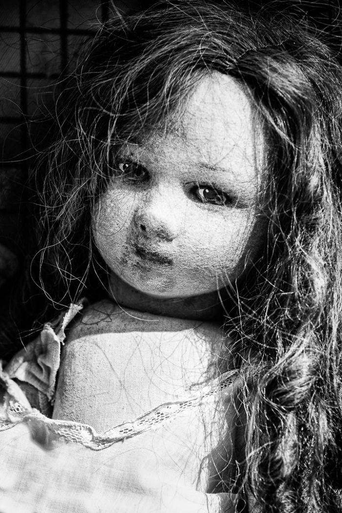 The Souls Of Dolls: Scary Photos Of Abandoned Children Companions