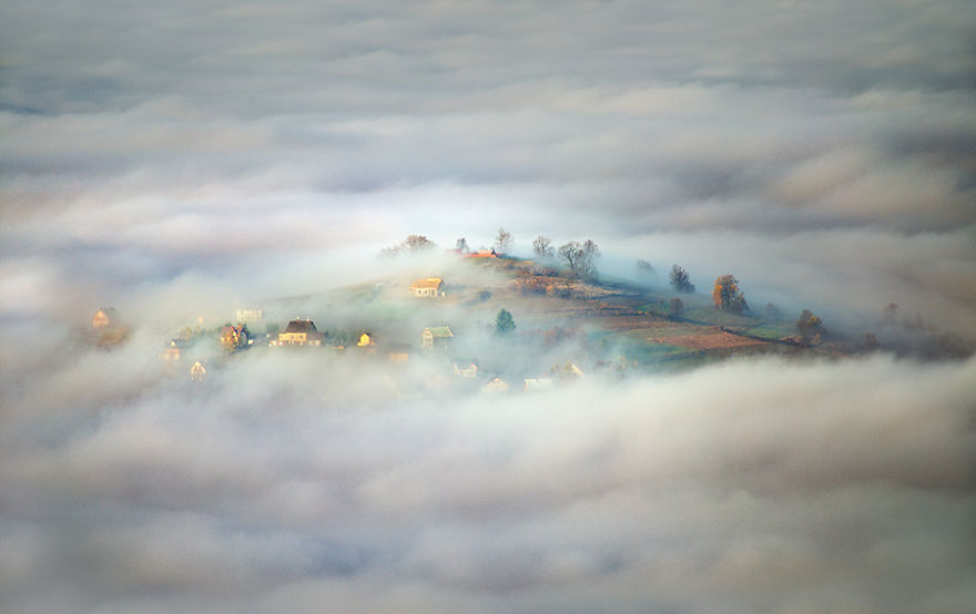 To Live In The Mists: Villages Of Poland And Italy Captured In The Mist To Live In The Mists: Villages Of Poland And Italy Captured In The Mist