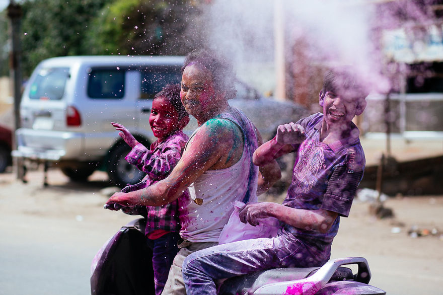 What It's Like To Celebrate Holi At The Craziest Place On Earth For It - Mathura, India What It's Like To Celebrate Holi At The Craziest Place On Earth For It - Mathura, India