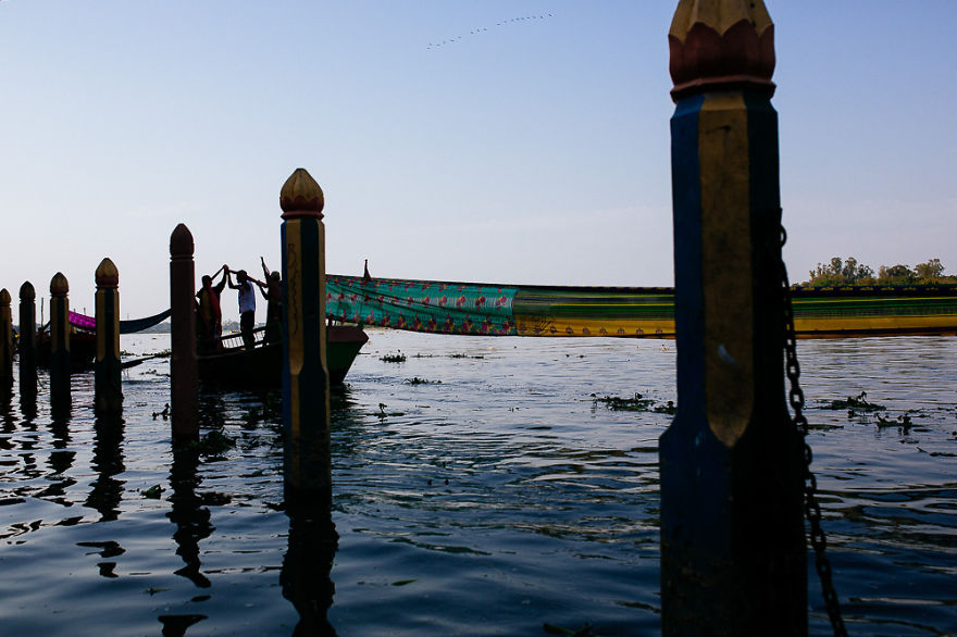 What It's Like To Celebrate Holi At The Craziest Place On Earth For It - Mathura, India What It's Like To Celebrate Holi At The Craziest Place On Earth For It - Mathura, India