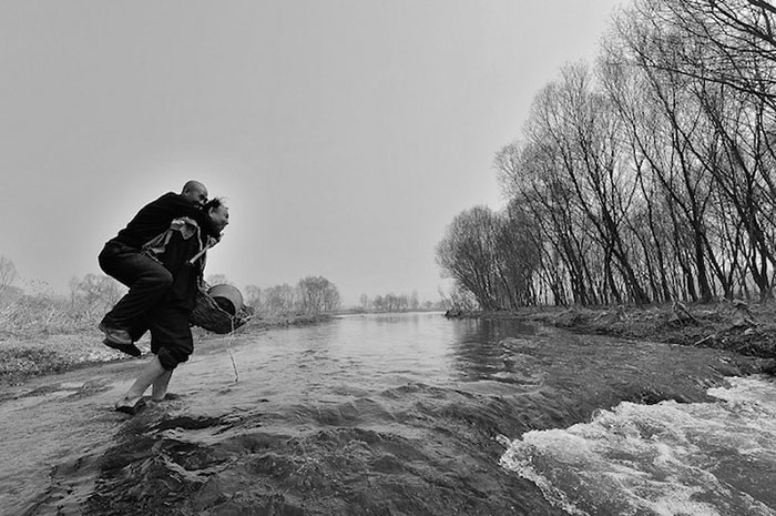 blind-man-amputee-plant-trees-china-8