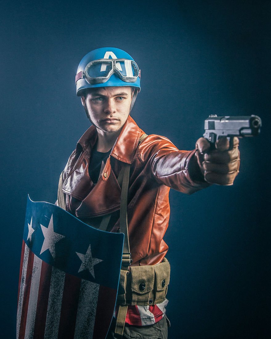 My Dream Is To Make Superhero Posters, So I Started Taking Cosplay Pictures