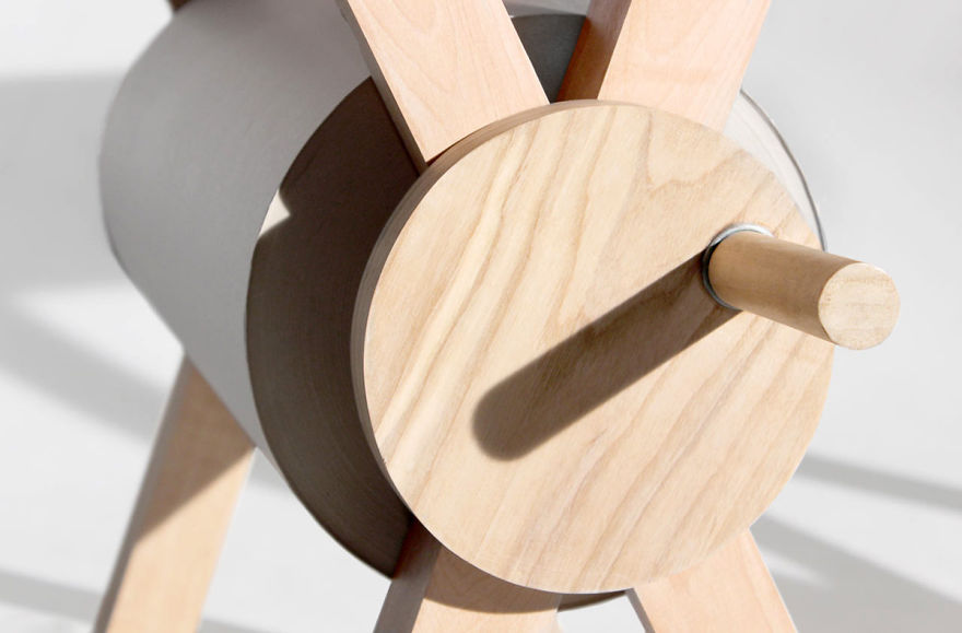 'Analog Memory Desk' Uses 1,100-Yard Roll Of Paper To Save Your Every Note