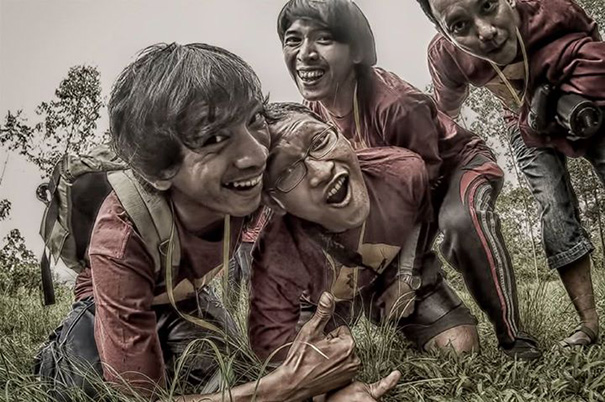 dragon-lizard-playing-leaf-guitar-aditya-permana-indonesia-3