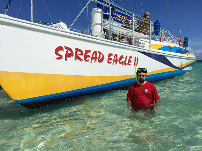 Guy Wins Free Trip To Puerto Rico But Couldn’t Take His Wife, Doesn’t Have Single Second Of Fun