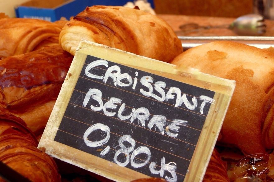 Young Mom Takes Pictures Of The Ordinary Ambience In Their Old French Village Young Mom Takes Pictures Of The Ordinary Ambience In Their Old French Village