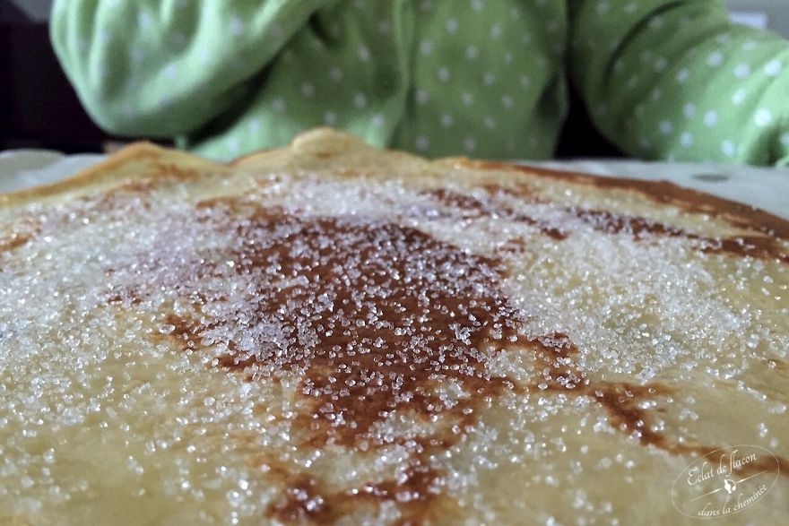 Young Mom Takes Pictures Of The Ordinary Ambience In Their Old French Village Young Mom Takes Pictures Of The Ordinary Ambience In Their Old French Village