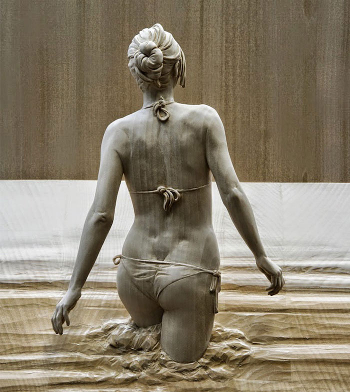 Incredibly Realistic Wood Sculptures Of People Hand-Carved By Peter Demetz