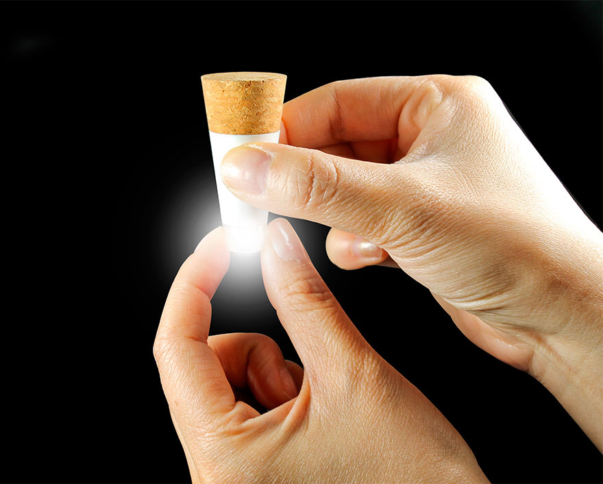 rechargeable-usb-led-bottle-light-suck-uk-1