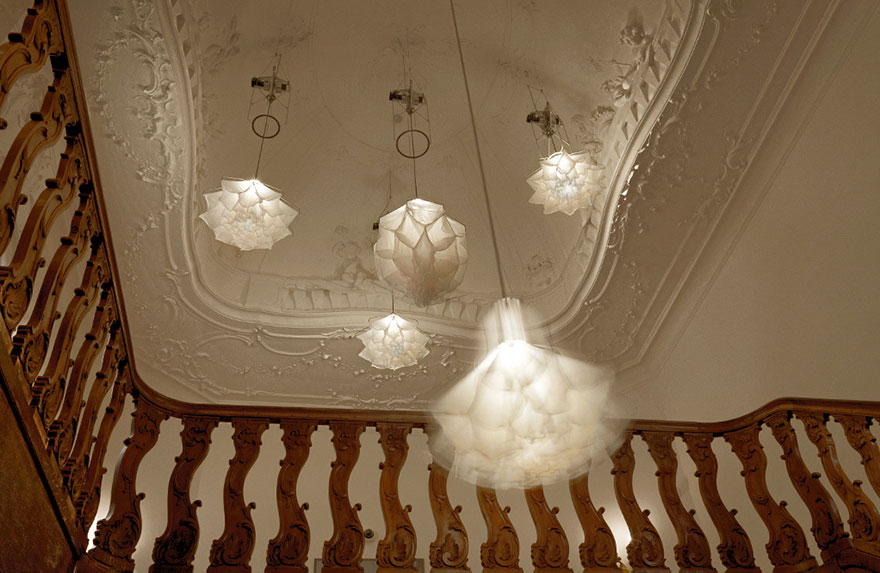 silk-flower-light-kinetic-sculpture-shylight-studio-drift-rijksmuseum-2 silk-flower-light-kinetic-sculpture-shylight-studio-drift-rijksmuseum-2