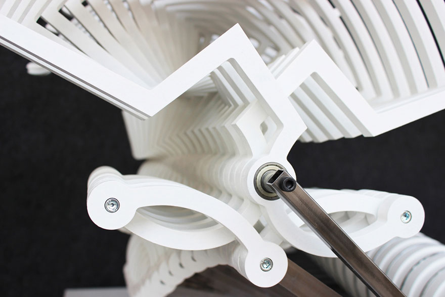 skeleton-like-machine-bussola-jennifer-townley