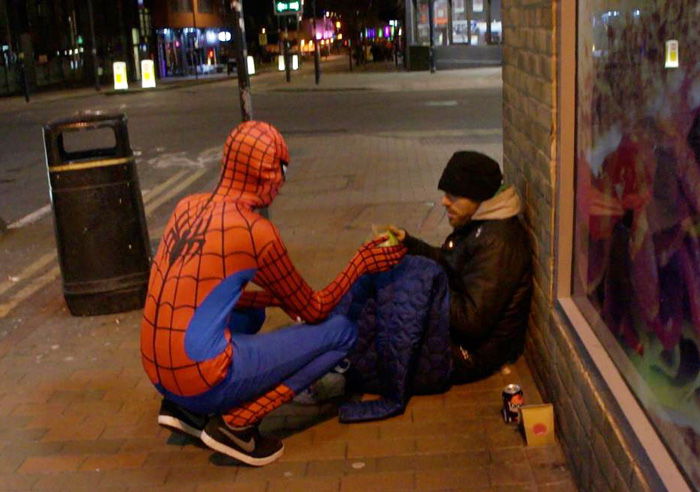 spider-man-helps-feeds-homeless-birmingham-uk-5 spider-man-helps-feeds-homeless-birmingham-uk-5