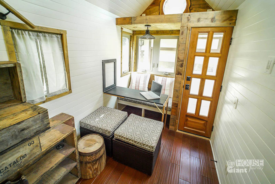tiny-house-giant-journey-mobile-home-jenna-guillame-12 tiny-house-giant-journey-mobile-home-jenna-guillame-12