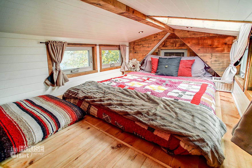 tiny-house-giant-journey-mobile-home-jenna-guillame-7 tiny-house-giant-journey-mobile-home-jenna-guillame-7