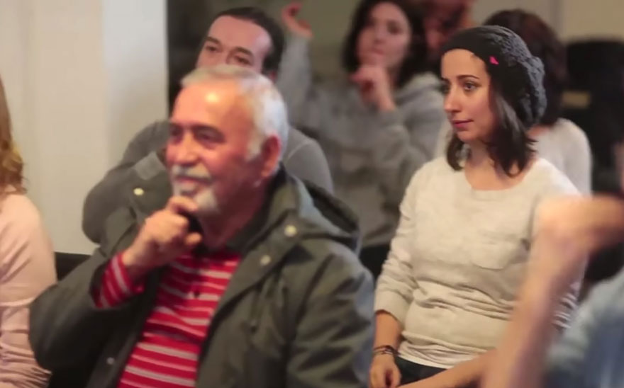 town-learns-sign-language-deaf-muharrem-samsung-video-call-center-8 town-learns-sign-language-deaf-muharrem-samsung-video-call-center-8