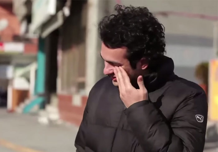 Entire Neighbourhood Secretly Learns Sign Language To Surprise Deaf Neighbor