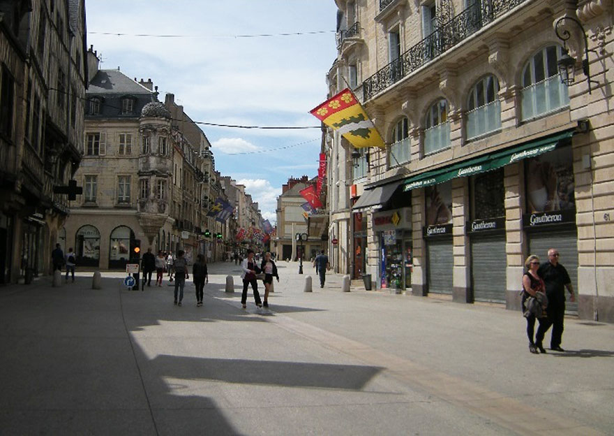 war-photographs-recreated-pierre-remi-mazille-france-24