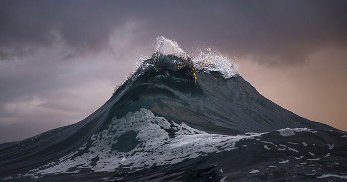 Mountains Of The Sea: Photographer ‘Freezes’ Waves To Make Them Look Like Mountains