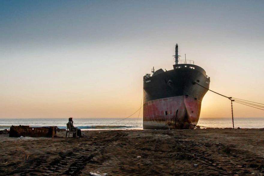 I Went To Pakistan To Photograph A Ship Breaking Yard. I Went To Pakistan To Photograph A Ship Breaking Yard.
