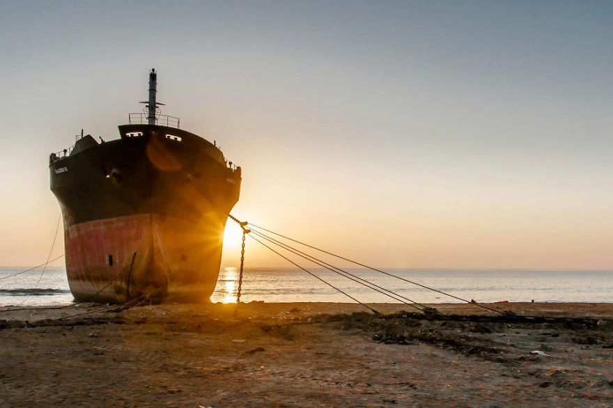 I Went To Pakistan To Photograph A Ship Breaking Yard. I Went To Pakistan To Photograph A Ship Breaking Yard.