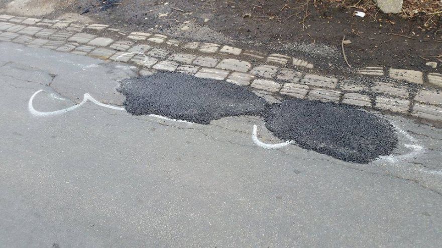 Anonymous Artist 'Wanksy' Draws Penises On UK Potholes To Make Government Fix Them Anonymous Artist 'Wanksy' Draws Penises On UK Potholes To Make Government Fix Them