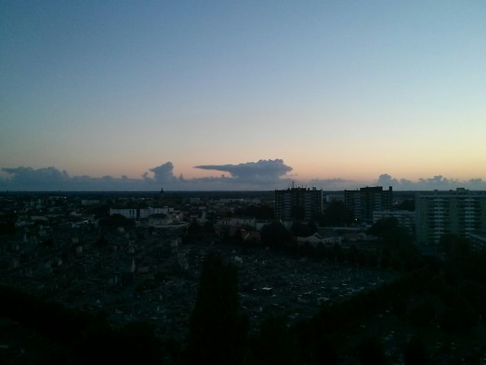 Stars Wars Spaceship Over City