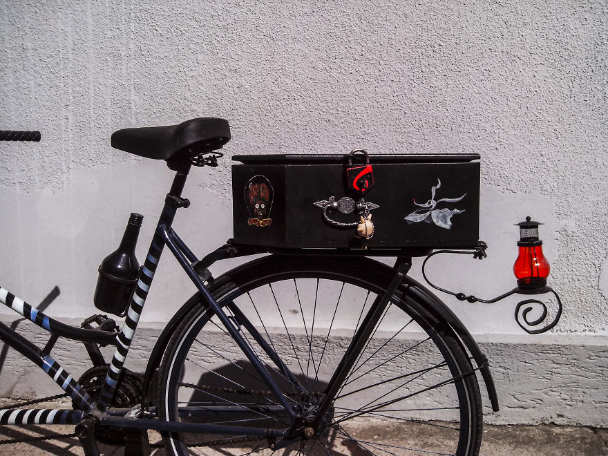 Our DIY Tim Burton Tandem Bicycle Inspired By His Movies Our DIY Tim Burton Tandem Bicycle Inspired By His Movies