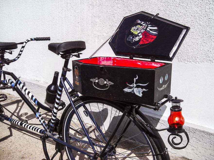 Our DIY Tim Burton Tandem Bicycle Inspired By His Movies Our DIY Tim Burton Tandem Bicycle Inspired By His Movies