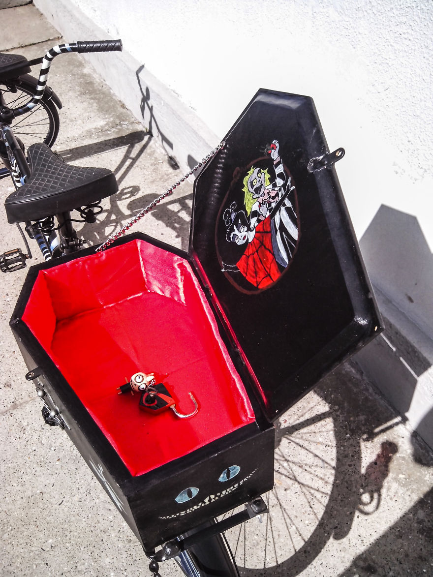 Our DIY Tim Burton Tandem Bicycle Inspired By His Movies Our DIY Tim Burton Tandem Bicycle Inspired By His Movies