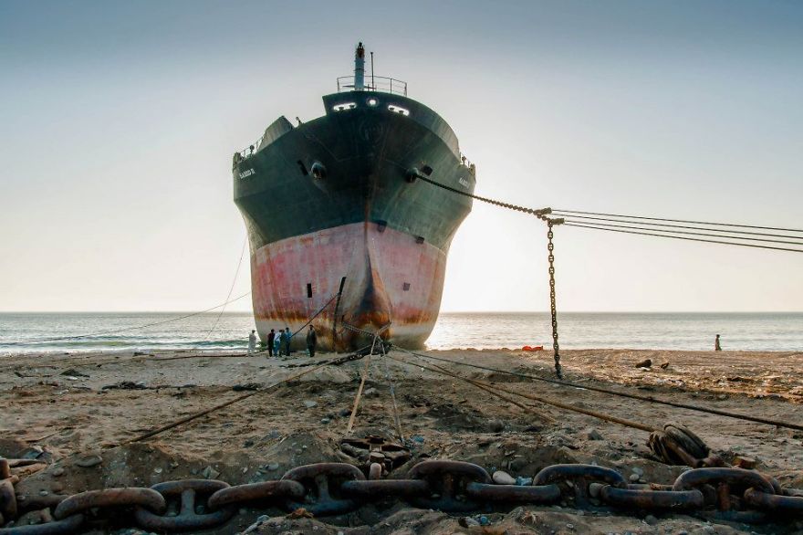 I Went To Pakistan To Photograph A Ship Breaking Yard. I Went To Pakistan To Photograph A Ship Breaking Yard.