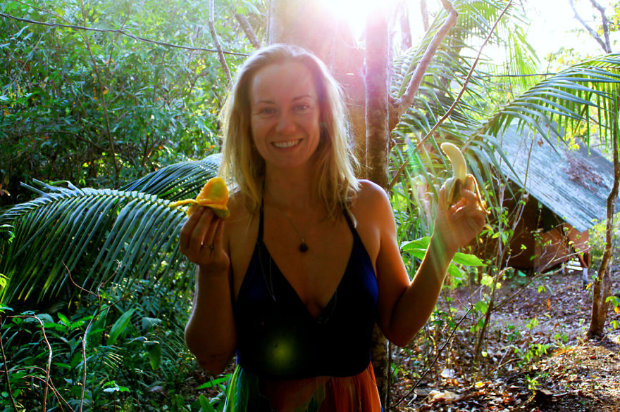 Artist Creates Rock Art With Monkeys In The Costa Rican Jungle