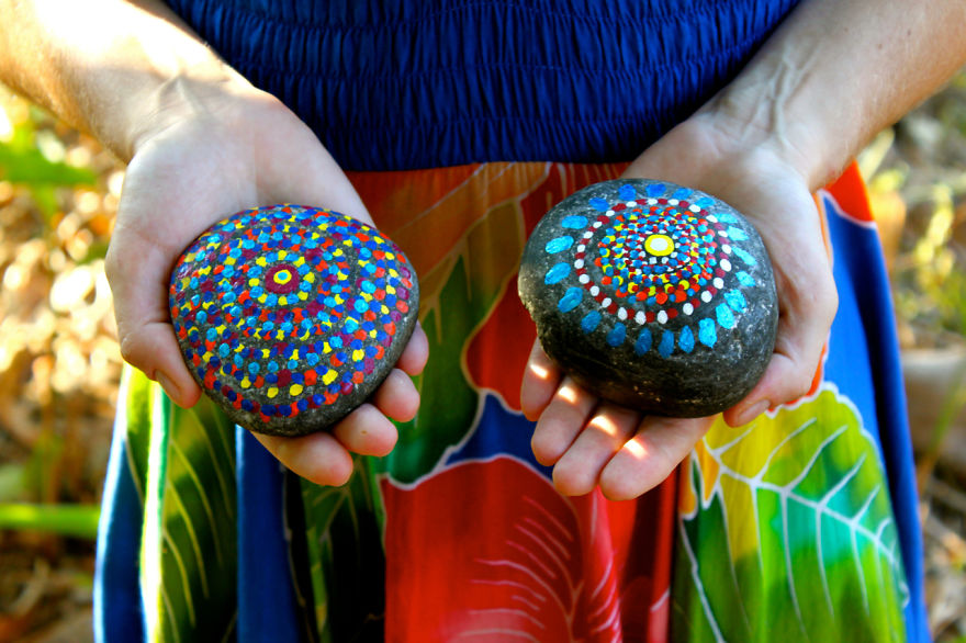 Artist Creates Rock Art With Monkeys In The Costa Rican Jungle