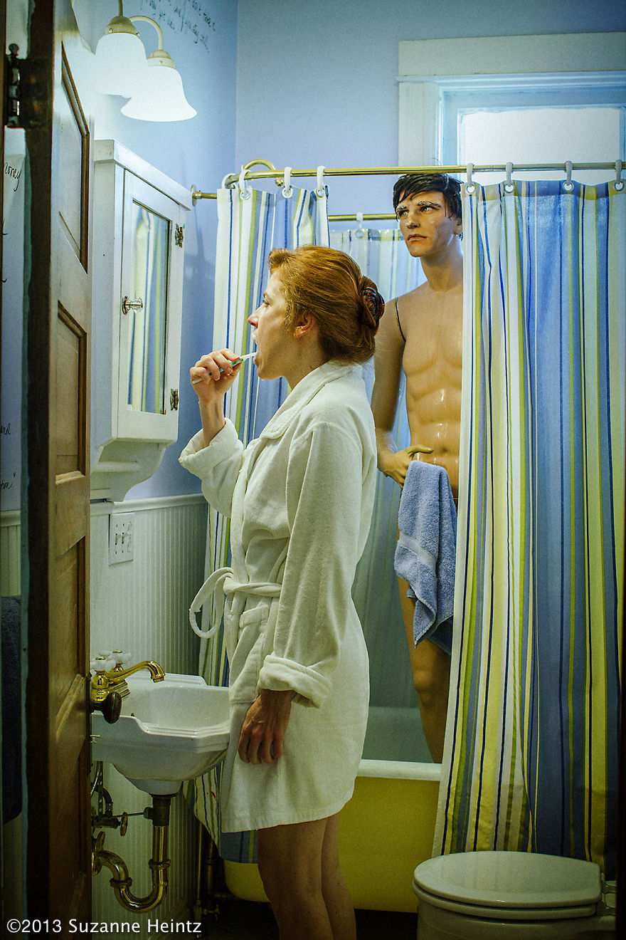 Unwed Woman Takes Photos With Mannequin Family Over 14 Years Unwed Woman Takes Photos With Mannequin Family Over 14 Years