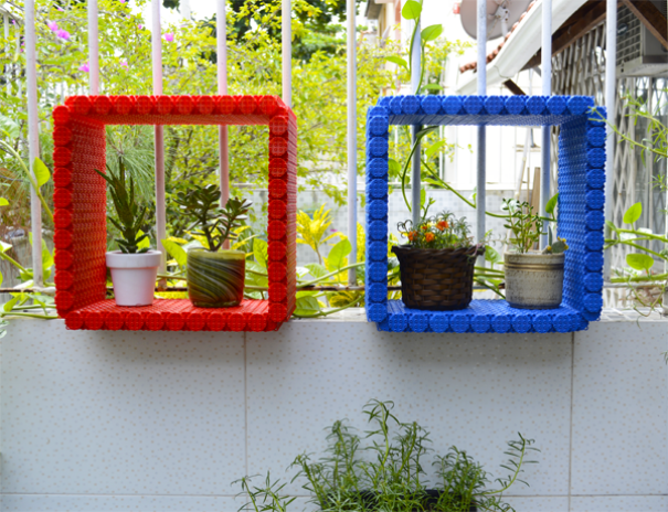 These Fun Reusable Bottle Caps Can Be Used Just Like LEGO Bricks These Fun Reusable Bottle Caps Can Be Used Just Like LEGO Bricks