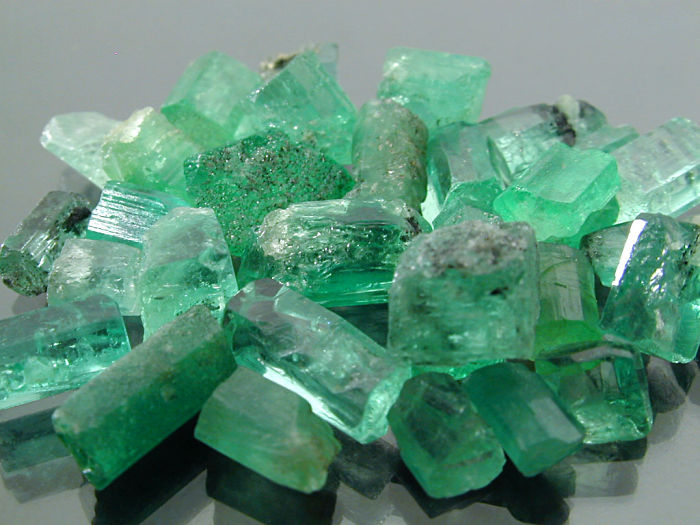 Green minerals and stones in various shapes and sizes, showcasing their natural beauty.