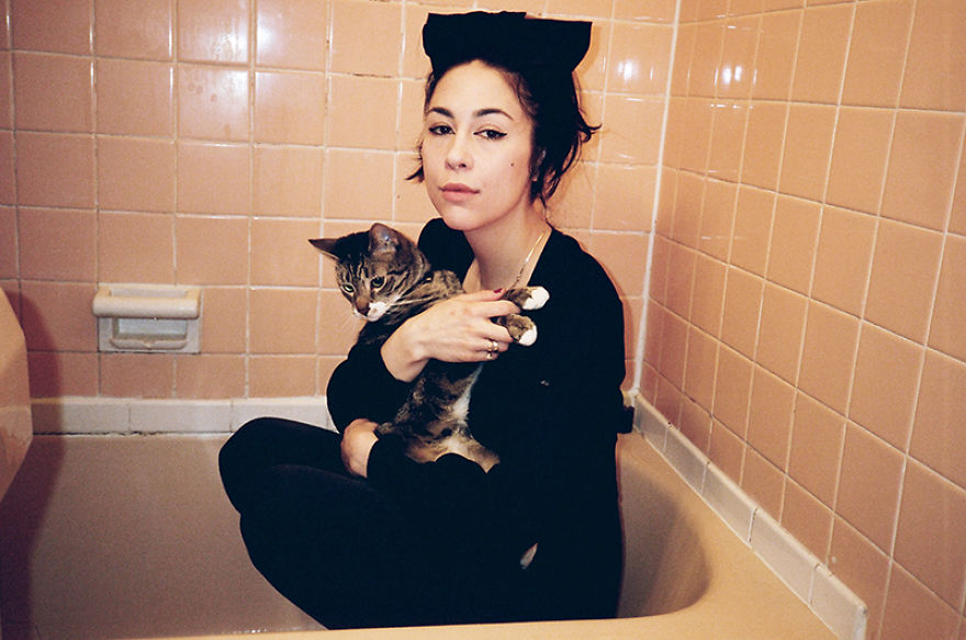 Girls And Their Cats: My Photos Of New York Women With Their Furry Companions Girls And Their Cats: My Photos Of New York Women With Their Furry Companions