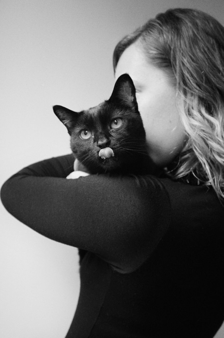 Girls And Their Cats: My Photos Of New York Women With Their Furry Companions Girls And Their Cats: My Photos Of New York Women With Their Furry Companions