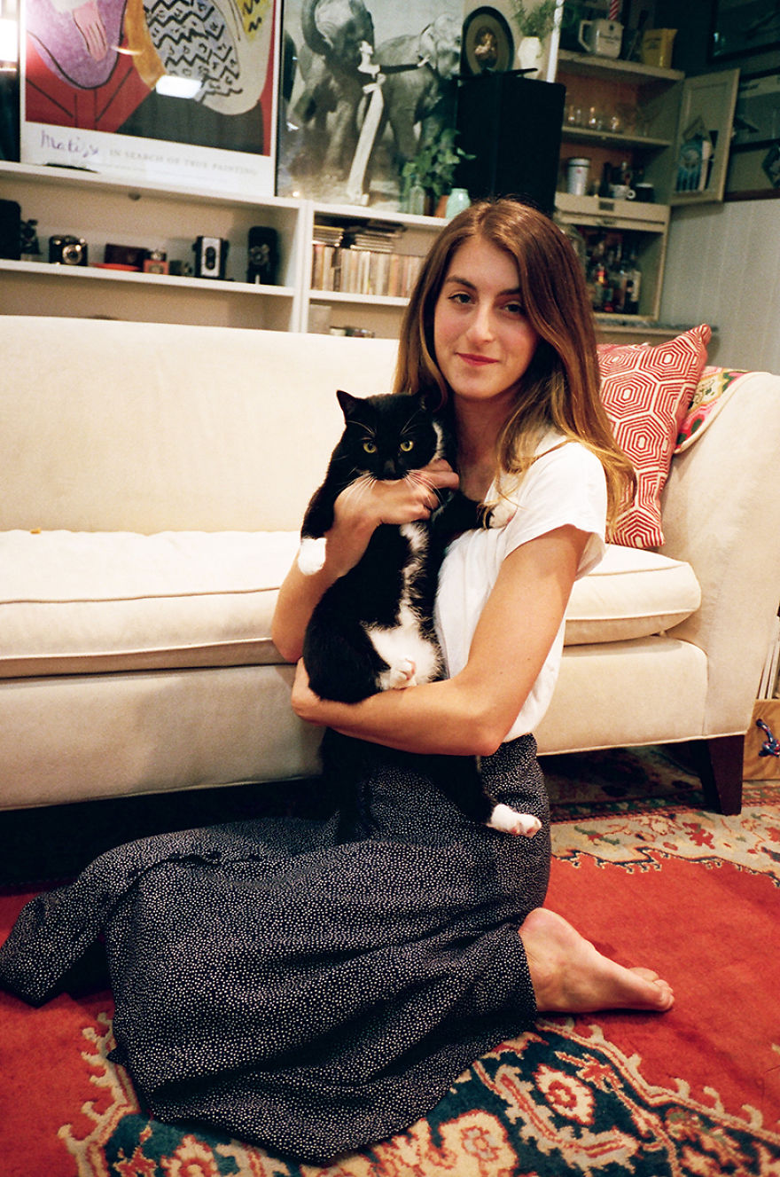 Girls And Their Cats: My Photos Of New York Women With Their Furry Companions Girls And Their Cats: My Photos Of New York Women With Their Furry Companions