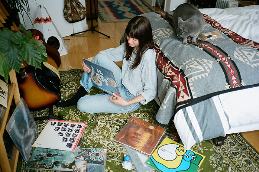 Girls And Their Cats: My Photos Of New York Women With Their Furry Companions Girls And Their Cats: My Photos Of New York Women With Their Furry Companions